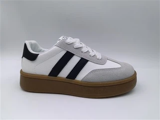 Casual sneakers